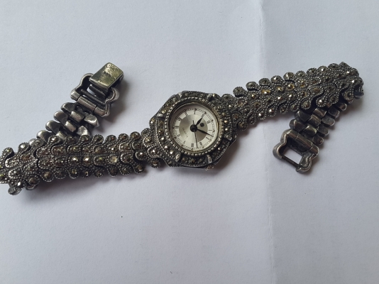 นาฬิกาเงิน 92.5 ประดับแมกกาไซด์ สวยๆๆ 2,500 นาฬิกาเงิน 92.5 ประดับแมกกาไซด์ สวยๆๆ 2,500