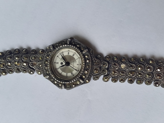 นาฬิกาเงิน 92.5 ประดับแมกกาไซด์ สวยๆๆ 2,500