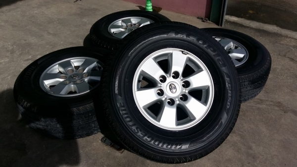 ขายล้อแม็ก vigo 15"&times;7" ยางปี14 สนใจติดต่อร้าน ก.เจริญการยางครับ 081-3747940