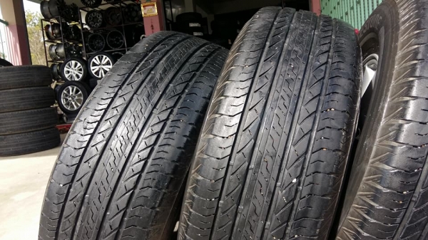 ขายล้อแม็ก vigo 15"&times;7" ยางปี14 สนใจติดต่อร้าน ก.เจริญการยางครับ 081-3747940