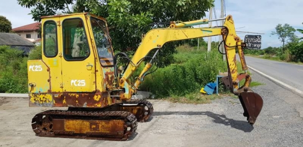 ขายด่วนรถแบคโฮKOMATSUโคมัสซูรรถยอดนิยมสวยๆPC25-2เครื่องโคมัสซู2D92เครื่องดีปั่มแรงรถนอกเพิ่งนำเข้ามาใหม่ยังไม่เคยใช้งานในเมืองไทยเลย