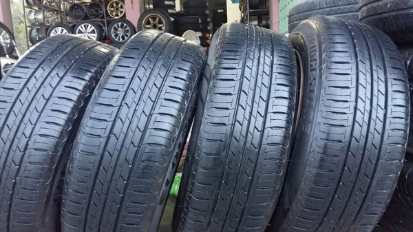 ขายล้อแม็กมือ2 te37 15"&times;7" ยางปี16 สนใจติดต่อร้าน ก.เจริญการยางครับ 081-3747940