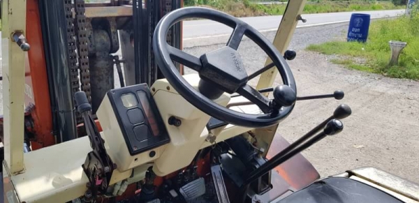 ขายด่วนรถยกดีเซลนิสันชั่วโม่งน้อย6FD30ยก3ตันเสายกสูง3เมตรงากะดกได้ยางหน้าคู้ยางตัน6เส้นรถนอกนำเข้ายังไม่เคยใช้งานในเมืองไทยเลย