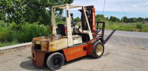 ขายด่วนรถยกดีเซลนิสันชั่วโม่งน้อย6FD30ยก3ตันเสายกสูง3เมตรงากะดกได้ยางหน้าคู้ยางตัน6เส้นรถนอกนำเข้ายังไม่เคยใช้งานในเมืองไทยเลย