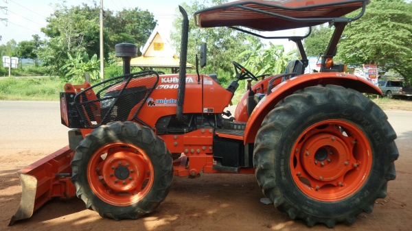 KUBOTA M7040DTH+อุปกรณ์ใบมีดหน้า+ผาน* ใหม่