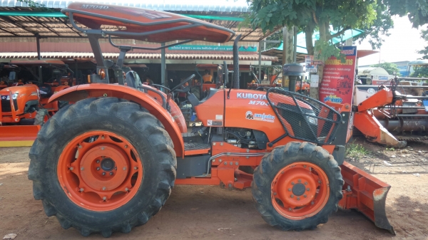 KUBOTA M7040DTH+อุปกรณ์ใบมีดหน้า+ผาน* ใหม่