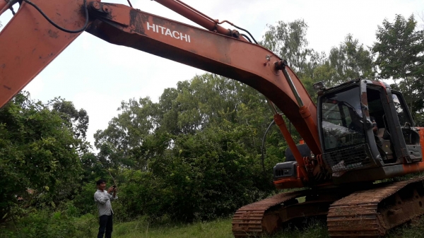 HITACHI ZX-1 เอกสารเล่มทะเบียน   หัวเก๋งด้านบนเหวื่ยงโดนกิ่งไม้ใหญ่มีรอยนิดหน่อยตามภาพ ไฟฟ้าเต็ม ช่วงล่างดี ตัวเดินเงียบ ราคา1,050,000บ.อยู่ภาคอิสาน สนใจ 0835601591 หรือ 0903494058