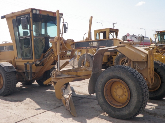 รถเกรด CAT : 140H #2ZK08XXX ปี2003 จากUSA พร้อมติดตั้ง New scarifier ครับ 0988585524 สามภพครับ