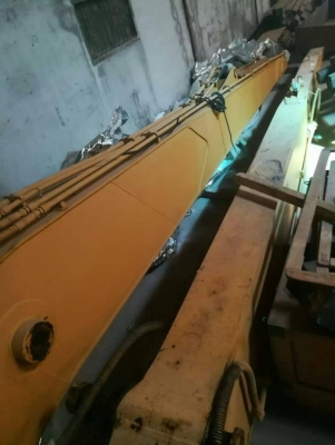 ขาย 295,000 บูมอามร์ยาว 16 เมตร ใส่ KOMATSU pc 200-6  พร้อมบุ้งกี้ พร้อมกระบอกบุ้งกี้ ของนอกแท้  บูมอามร์อยู่ ปทุมธานี 090-772-3710 090-772-3708