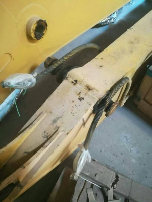 ขาย 295,000 บูมอามร์ยาว 16 เมตร ใส่ KOMATSU pc 200-6  พร้อมบุ้งกี้ พร้อมกระบอกบุ้งกี้ ของนอกแท้  บูมอามร์อยู่ ปทุมธานี 090-772-3710 090-772-3708