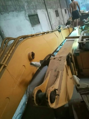 ขาย 295,000 บูมอามร์ยาว 16 เมตร ใส่ KOMATSU pc 200-6  พร้อมบุ้งกี้ พร้อมกระบอกบุ้งกี้ ของนอกแท้  บูมอามร์อยู่ ปทุมธานี 090-772-3710 090-772-3708