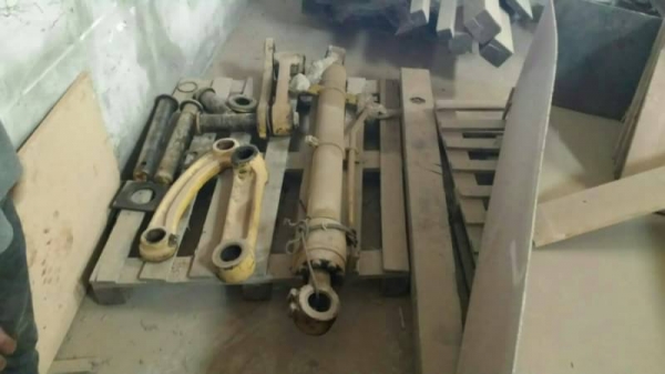 ขาย 295,000 บูมอามร์ยาว 16 เมตร ใส่ KOMATSU pc 200-6  พร้อมบุ้งกี้ พร้อมกระบอกบุ้งกี้ ของนอกแท้  บูมอามร์อยู่ ปทุมธานี 090-772-3710 090-772-3708