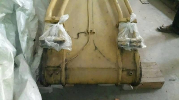 ขาย 295,000 บูมอามร์ยาว 16 เมตร ใส่ KOMATSU pc 200-6  พร้อมบุ้งกี้ พร้อมกระบอกบุ้งกี้ ของนอกแท้  บูมอามร์อยู่ ปทุมธานี 090-772-3710 090-772-3708