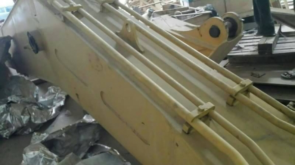 ขาย 295,000 บูมอามร์ยาว 16 เมตร ใส่ KOMATSU pc 200-6  พร้อมบุ้งกี้ พร้อมกระบอกบุ้งกี้ ของนอกแท้  บูมอามร์อยู่ ปทุมธานี 090-772-3710 090-772-3708