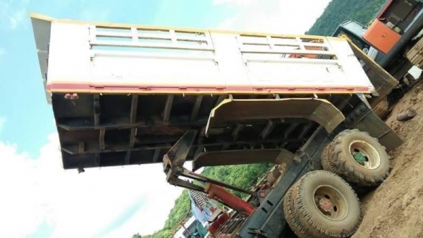 ขาย 99,000 บาท กระบะดั่ม สามมิตร ปี 56 (ครบชุด) ภอดจาก Fuso สวยพร้อมใช้ กระบะอยู่ จ.สุพรรณบุรี ด่านช้าง 090-772-3710 090-772-3708 ขาย 99,000 บาท กระบะดั่ม สามมิตร ปี 56 (ครบชุด) ภอดจาก Fuso สวยพร้อมใช้ กระบะอยู่ จ.สุพรรณบุรี ด่านช้าง 090-772-3710 090-772-3708