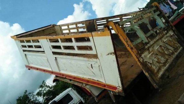 ขาย 99,000 บาท กระบะดั่ม สามมิตร ปี 56 (ครบชุด) ภอดจาก Fuso สวยพร้อมใช้ กระบะอยู่ จ.สุพรรณบุรี ด่านช้าง 090-772-3710 090-772-3708 ขาย 99,000 บาท กระบะดั่ม สามมิตร ปี 56 (ครบชุด) ภอดจาก Fuso สวยพร้อมใช้ กระบะอยู่ จ.สุพรรณบุรี ด่านช้าง 090-772-3710 090-772-3708