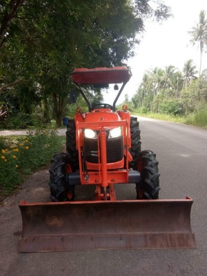 รถไถคูโบต้า L4708 (4wd) #รถสวยเกรดเอ สีเดิมๆ100\% สภาพหล่อๆ#ใช้งานน้อยเพียง485 ชม.  #มาพร้อมอุปกรณ ์ดันหน้า➕หางตัดหญ้าขนาด1.50 เมตร(ใหม่) #เล่มทะเบียนพร้อมโอนค่ะ #บริการจัดส่งทั่วไทย