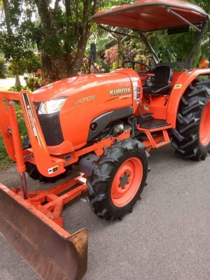 รถไถคูโบต้า L4708 (4wd) #รถสวยเกรดเอ สีเดิมๆ100\% สภาพหล่อๆ#ใช้งานน้อยเพียง485 ชม.  #มาพร้อมอุปกรณ ์ดันหน้า➕หางตัดหญ้าขนาด1.50 เมตร(ใหม่) #เล่มทะเบียนพร้อมโอนค่ะ #บริการจัดส่งทั่วไทย
