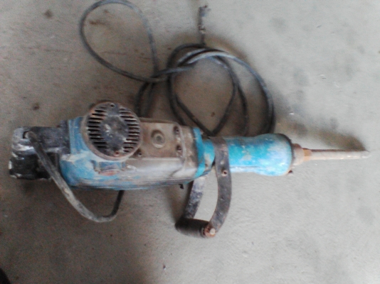 ขาย เครื่องสกัดไฟฟ้า มากีต้า รุ่น HM1317C 1-3/16" : 30mm Hex Shank