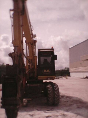 มาแล้ว รถขุดล้อยาง KOMATSU PW130-8