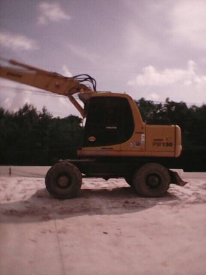 มาแล้ว รถขุดล้อยาง KOMATSU PW130-8