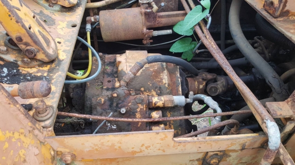 ขาย รถตัก KOMATSU JH30B เครื่องสตาร์ทติด เกียร์เสียต้องได้ซ่อม ขายตามสภาพ ราคาต่อรองได้