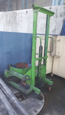 ขายแฮนลิฟท์เทถังน้ำมัน 200 ลิตรจำนวน 4คันๆละ 10,000 บาท