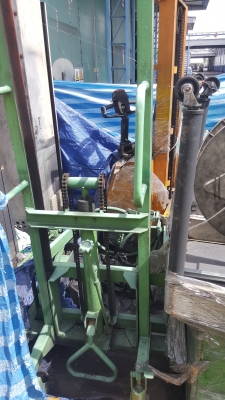 ขายแฮนลิฟท์เทถังน้ำมัน 200 ลิตรจำนวน 4คันๆละ 10,000 บาท