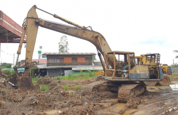 ขาย แบคโฮ KOMATSU PC210-5 คอนโทรลสั้น เครื่องดี รถทำงานโหลดต้องเช็คปั้มใหม่ ช่วงล่าง 70\% เอกสารใบซื้อขาย ขายตามสภาพนี้ ราคาคุยกันได้ครับ