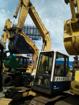 ขายรถขุดโคมัสสุ  PC60 -6  รถเก่านอกเช็คเรียบร้อยไม่เคยใช้งานในเมืองไทย พร้อมใช้งาน เอกสารใบอินวอย