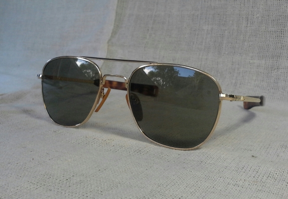 แว่นตาอเมริกันวินเทจ ยุค '80s ตัวเทพบุตร ! โมเดล 'เสืออากาศ' ตัวจ่าฝูง ! Vintage AO Skymaster Classic handmade in USA ตัวแท้ ! จริงใจ - ไม่จิงโจ้ ! แว่นตาอเมริกันวินเทจ ยุค '80s ตัวเทพบุตร ! โมเดล 'เสืออากาศ' ตัวจ่าฝูง ! Vintage AO Skymaster Classic handmade in USA ตัวแท้ ! จริงใจ - ไม่จิงโจ้ !