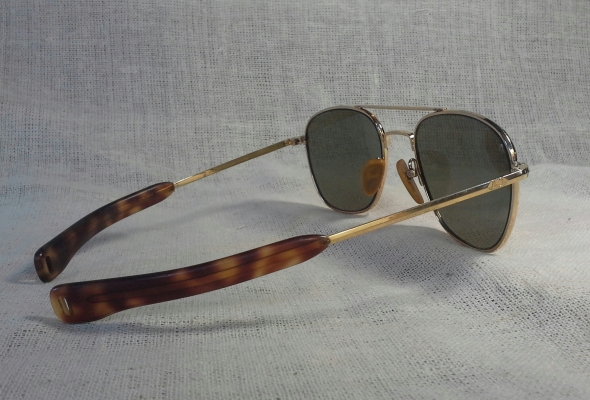 แว่นตาอเมริกันวินเทจ ยุค '80s ตัวเทพบุตร ! โมเดล 'เสืออากาศ' ตัวจ่าฝูง ! Vintage AO Skymaster Classic handmade in USA ตัวแท้ ! จริงใจ - ไม่จิงโจ้ ! แว่นตาอเมริกันวินเทจ ยุค '80s ตัวเทพบุตร ! โมเดล 'เสืออากาศ' ตัวจ่าฝูง ! Vintage AO Skymaster Classic handmade in USA ตัวแท้ ! จริงใจ - ไม่จิงโจ้ !