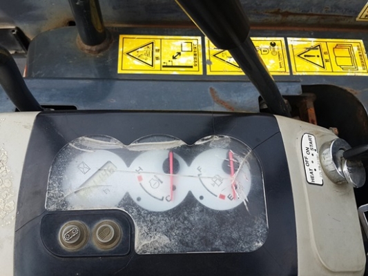 ขายรถขุดนำเข้าจากประเทศญี่ปุ่นแท้ๆ komatsu pc35MR-2แทรกเหล็ก รถสวยเดิม สนใจติดต่อสอบถาม 092-3309229 อีด