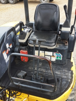 ขายรถขุด komatsu pc30MR-2 รถนำเข้าจากประเทศญี่ปุ่นไม่เคยใช้งานในไทย สนใจติดต่อ 092-3309229 อีด