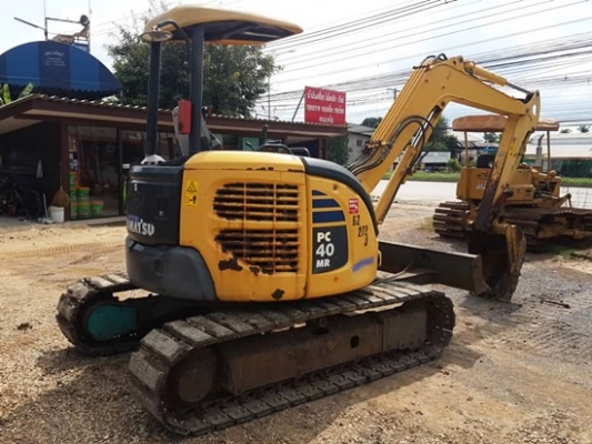 ขายรถขุด komatsu pc40 แทรกเหล็ก รถนำเข้าจากประเทศญี่ปุ่นไม่เคยใช้งานในไทย สนใจติดต่อ 092-3309229 อีด