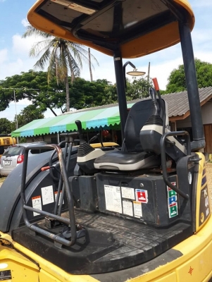 ขายรถขุด komatsu pc40 แทรกเหล็ก รถนำเข้าจากประเทศญี่ปุ่นไม่เคยใช้งานในไทย สนใจติดต่อ 092-3309229 อีด