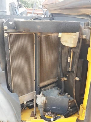 ขายรถขุด komatsu pc40 แทรกเหล็ก รถนำเข้าจากประเทศญี่ปุ่นไม่เคยใช้งานในไทย สนใจติดต่อ 092-3309229 อีด