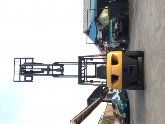 ขาย โคมะสุ 2.5 ตัน ดีเซล เสาทูฟรี 4.3 เมตร เกียร์ออโต้