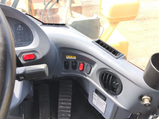 ขายรถตักล้อยาง KOMATSU WA320-6 ปี 2012 รถนอกนำเข้าเองจากญี่ปุ่น สภาพสวยพร้อมใช้งาน มีVDOการทำงานครับ