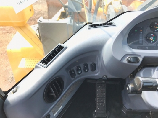 ขายรถตักล้อยาง KOMATSU WA320-6 ปี 2012 รถนอกนำเข้าเองจากญี่ปุ่น สภาพสวยพร้อมใช้งาน มีVDOการทำงานครับ