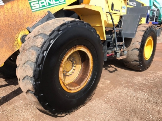 ขายรถตักล้อยาง KOMATSU WA320-6 ปี 2012 รถนอกนำเข้าเองจากญี่ปุ่น สภาพสวยพร้อมใช้งาน มีVDOการทำงานครับ
