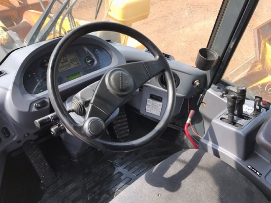 ขายรถตักล้อยาง KOMATSU WA320-6 ปี 2012 รถนอกนำเข้าเองจากญี่ปุ่น สภาพสวยพร้อมใช้งาน มีVDOการทำงานครับ