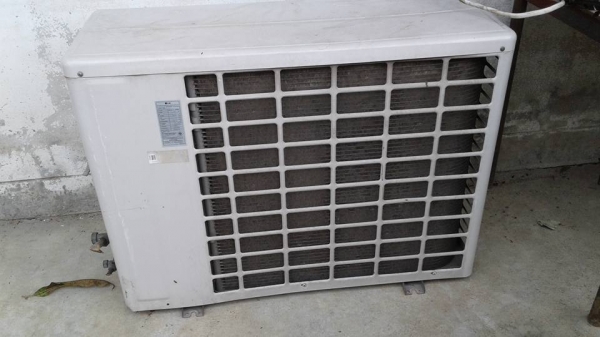 ขายเครื่องปรับอากาศ LG รุ่น S18-S5A6M ขนาด 18,000 BTU ถอดมาจากอ๊อฟฟิศ ใช้งานได้ปกติ *ยังไม่ได้ล้าง* มีขาด้านซ้ายที่่ตรงฝาปิด-เปิด เวลาเปิดขึ้นจะเห็น ที่ตัวคอยเย็น หักข้างหนึ่ง ใช้ได้ปกติมันเป็นฝาครอบเท่านั้น