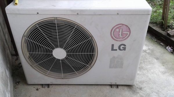 ขายเครื่องปรับอากาศ LG รุ่น S18-S5A6M ขนาด 18,000 BTU ถอดมาจากอ๊อฟฟิศ ใช้งานได้ปกติ *ยังไม่ได้ล้าง* มีขาด้านซ้ายที่่ตรงฝาปิด-เปิด เวลาเปิดขึ้นจะเห็น ที่ตัวคอยเย็น หักข้างหนึ่ง ใช้ได้ปกติมันเป็นฝาครอบเท่านั้น