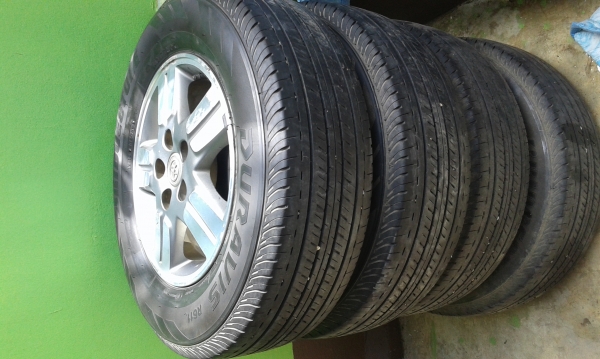 ขายแม็กเดิมติดรถวีโก้พร้อมยางบริสโตน ขอบ15หน้ายาง215/70