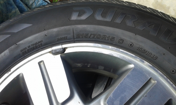 ขายแม็กเดิมติดรถวีโก้พร้อมยางบริสโตน ขอบ15หน้ายาง215/70