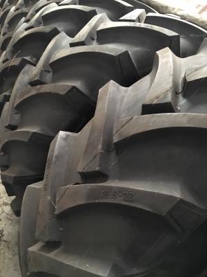 ยางหล่อๆก็มีนะ ตัวอย่างยางหล่อเบอร์ 16.9-28 ดูแล้วสนใจ ☎ 081-989-1989 + ID LINE : rangrayong หรั่งครับ