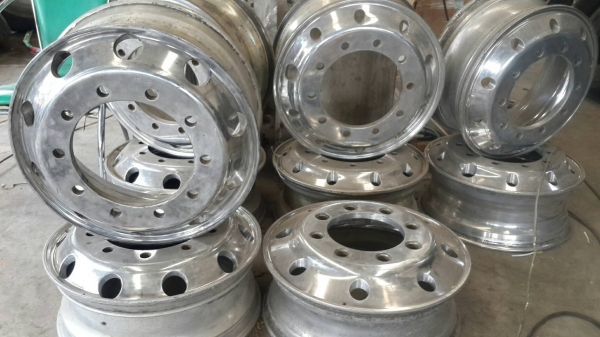 ** ราคาลูกละ 1,490 ** กะทะใหม่ขอบ 22.5 10น๊อต หน้ากว้าง 8.25" ของมีจำนวนไม่เยอะคับ ** ราคาลูกละ 1,490 ** กะทะใหม่ขอบ 22.5 10น๊อต หน้ากว้าง 8.25" ของมีจำนวนไม่เยอะคับ