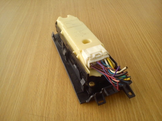 สวิทช์กดควบคุมกระจกประตูไฟฟ้าด้านหน้าข้างขวา TOYOTA ไม่ทราบรุ่น