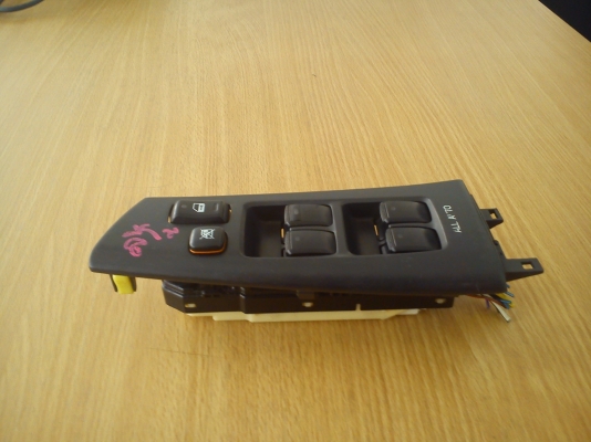 สวิทช์กดควบคุมกระจกประตูไฟฟ้าด้านหน้าข้างขวา TOYOTA ไม่ทราบรุ่น